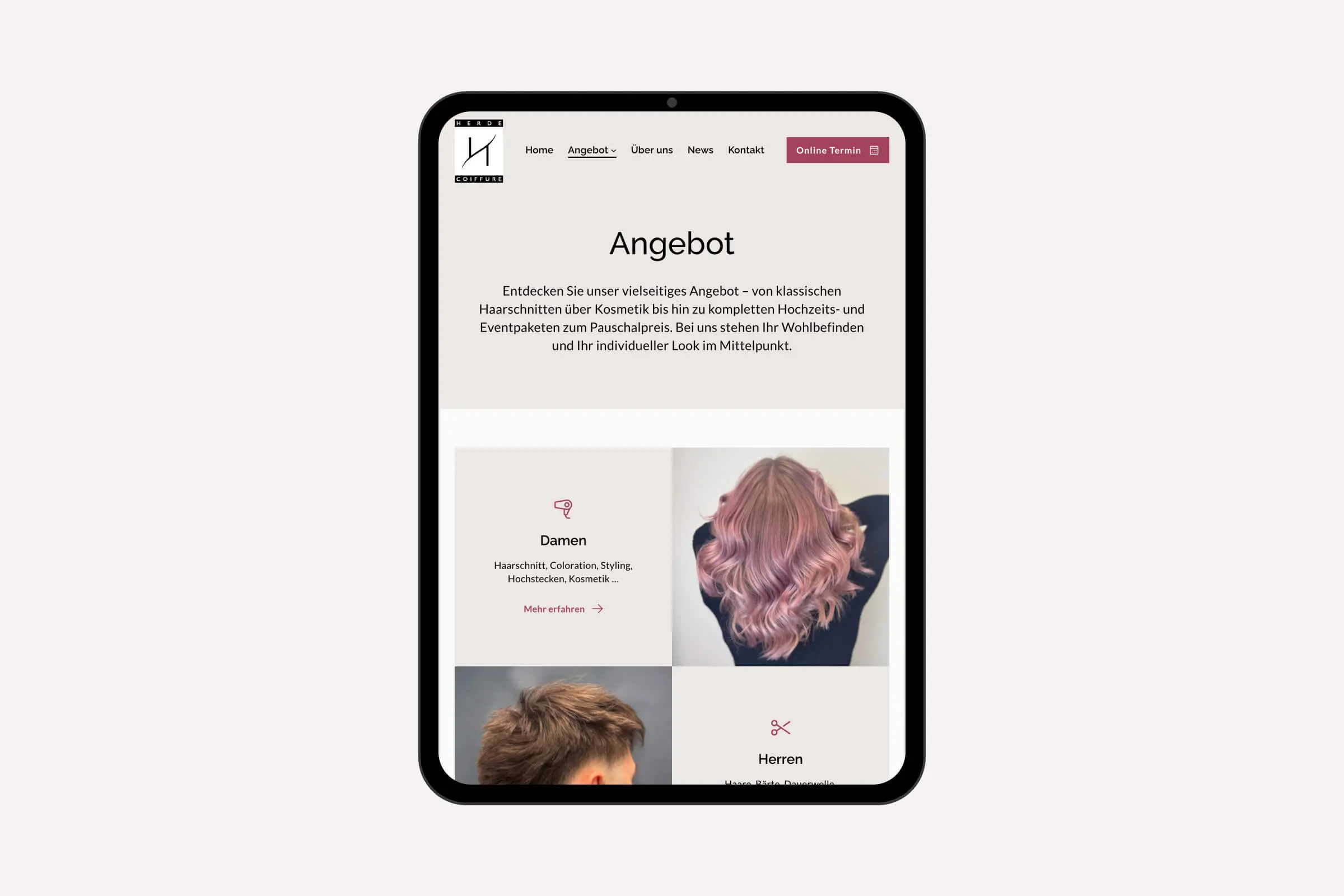 Tablet-Mockup mit der Angebotsseite der Website von Coiffure Herde