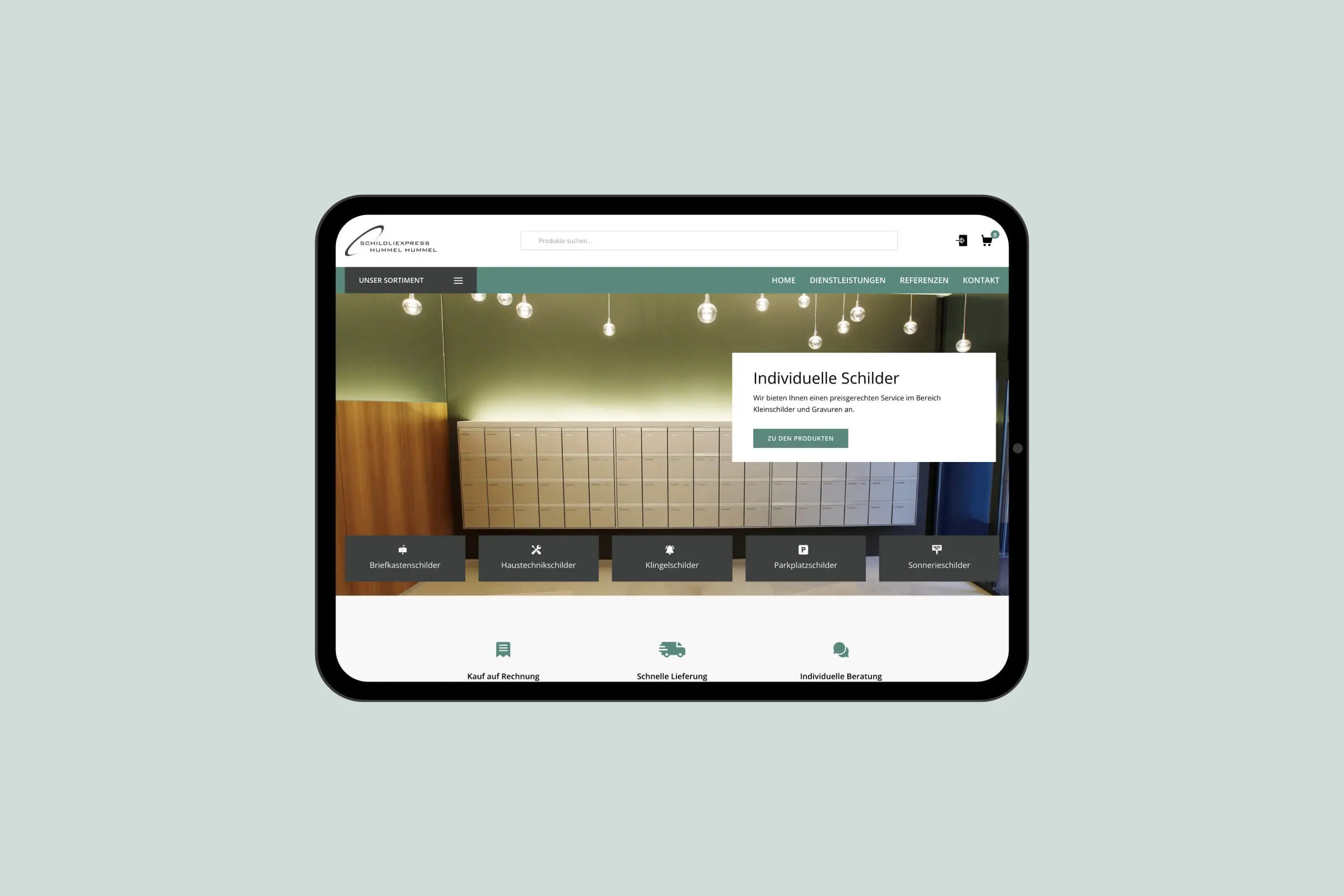 Tablet-Mockup mit der Startseite des Onlineshops von SCHILDLIEXPRESS HUMMEL