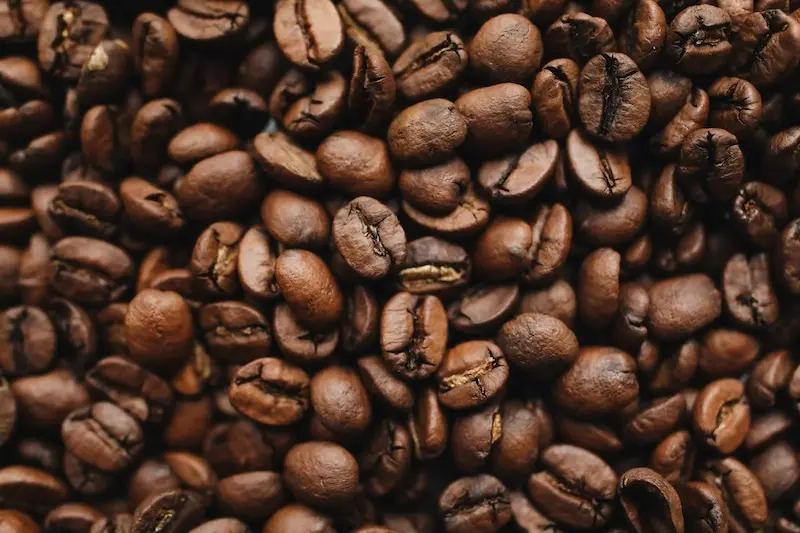 Nahaufnahme gerösteter Kaffeebohnen